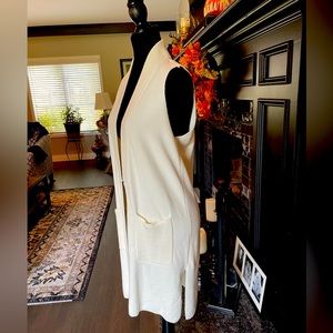 Sleeveless long pullover sweater